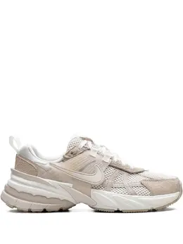 Nike: Светлые кроссовки 