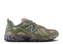 New Balance: Зелёные кроссовки 