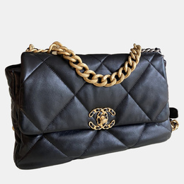 Chanel: Чёрная сумка 