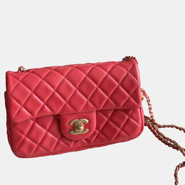 Chanel: Красная сумка 
