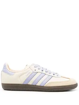 adidas: Светлые кроссовки 
