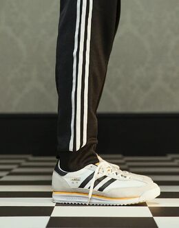 Adidas Originals: Белые кроссовки 