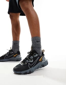 Nike: Чёрные кроссовки  React Vision