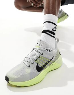Nike: Светлые кроссовки 