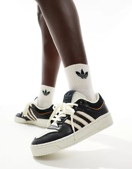 Adidas Originals: Белые кроссовки 