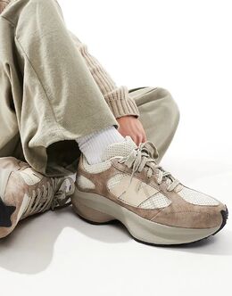 New Balance: Коричневые кроссовки 
