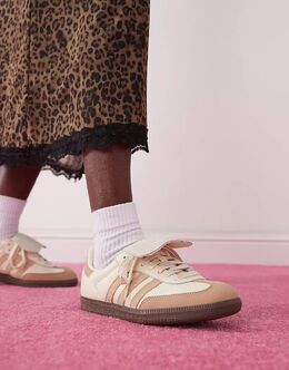 Adidas Originals: Белые кроссовки 