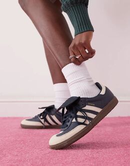 Adidas Originals: Тёмные кроссовки 