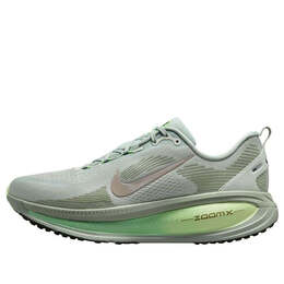 Nike: Зелёные кроссовки  Air Zoom