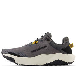 New Balance: Серые кроссовки 