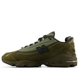 New Balance: Зелёные кроссовки 