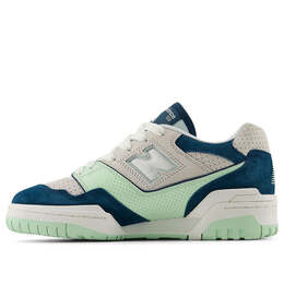 New Balance: Серые кроссовки  550