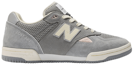 New Balance: Серые кроссовки 