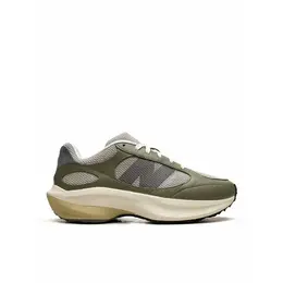 New Balance: Зелёные кроссовки 