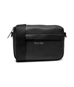 Calvin Klein: Чёрная сумка 