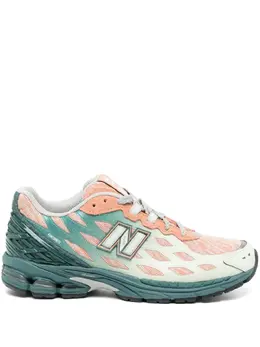 New Balance: Зелёные кроссовки 