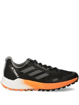 adidas: Чёрные кроссовки  Terrex
