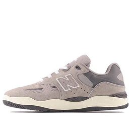 New Balance: Серые кроссовки  1010