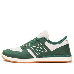 New Balance: Зелёные кроссовки 