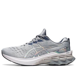 Asics: Серебристые кроссовки 