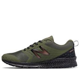 New Balance: Зелёные кроссовки 