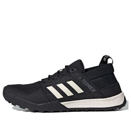Adidas: Чёрные кроссовки  Terrex