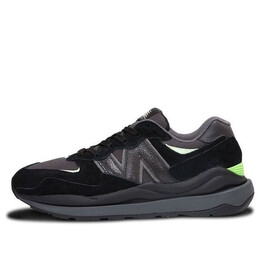 New Balance: Чёрные кроссовки  57/40