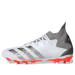 Adidas: Белые кроссовки  Predator