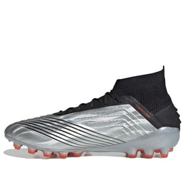 Adidas: Серебристые кроссовки  Predator