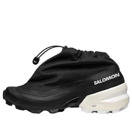 Salomon: Чёрные кроссовки 
