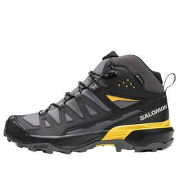 Salomon: Чёрные кроссовки 