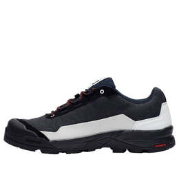 Salomon: Чёрные кроссовки 