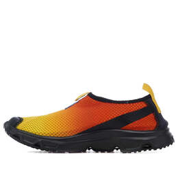 Salomon: Чёрные кроссовки 