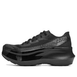 Salomon: Чёрные кроссовки 