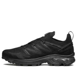 Salomon: Чёрные кроссовки 