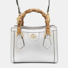 Gucci: Серебристая сумка  Bamboo