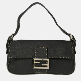 Fendi: Чёрная сумка  Baguette