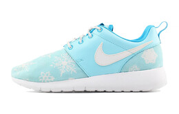 Nike: Белые кроссовки  Roshe One