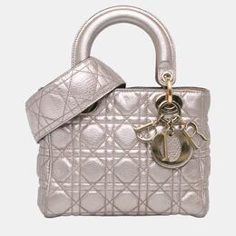 Dior: Серебристая сумка 