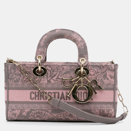 Dior: Розовая сумка 