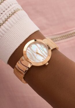 GUESS: Часы 