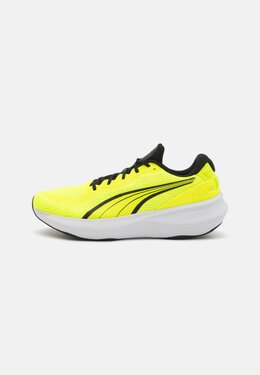 PUMA: Жёлтые кроссовки 
