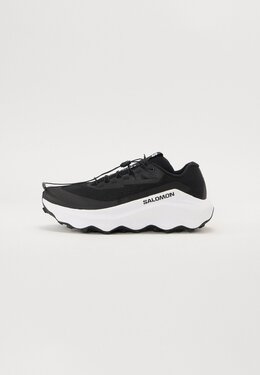 Salomon: Чёрные кроссовки 