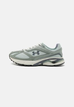 Under Armour: Зелёные кроссовки  HOVR