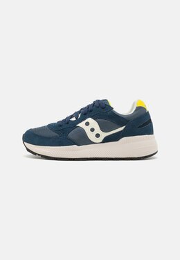 Saucony: Тёмные кроссовки 