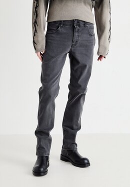 Wrangler: Джинсовые джинсы  Greensboro