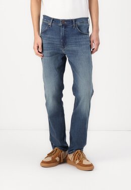 Wrangler: Зауженные джинсы  Larston