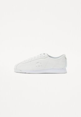 Lacoste: Белые кроссовки 