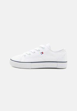 Tommy Hilfiger: Белые кроссовки 