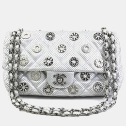 Chanel: Серебристая сумка 